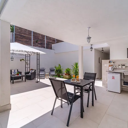 Anna 3* Milna (Brac)